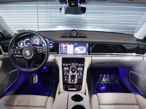 Certified 2022 Porsche Panamera image 12