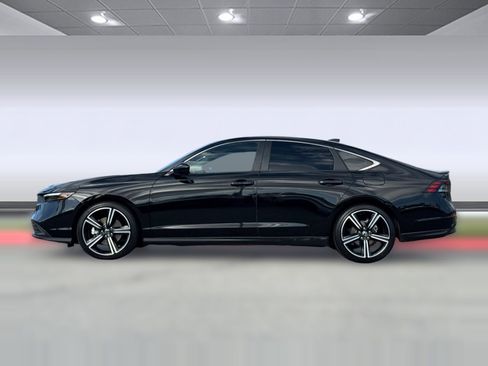 Used 2025 Honda Accord Sport image 2