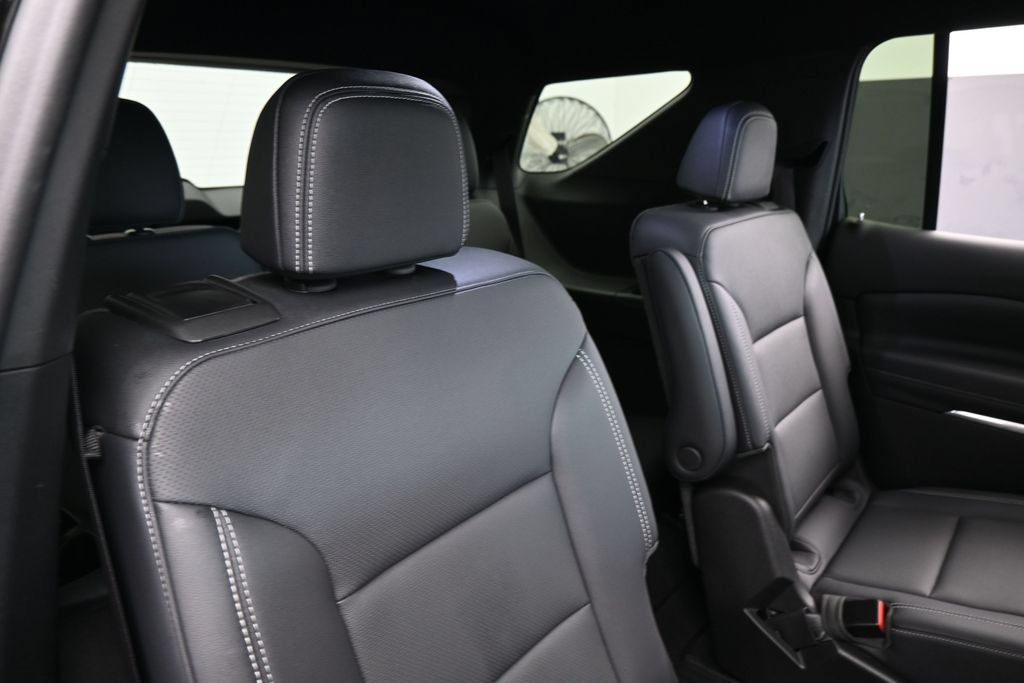 Used 2024 Chevrolet Traverse LT w/ Midnight/Sport Edition FWD image 43