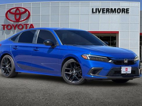 Used 2022 Honda Civic Sport image 2