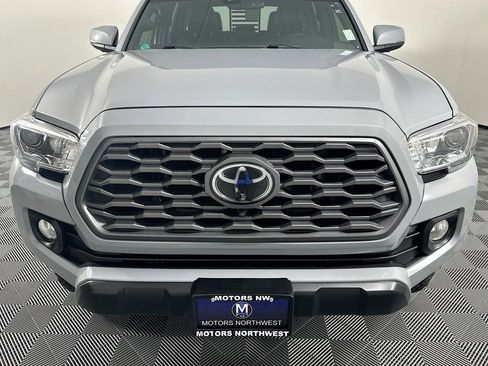 Used 2021 Toyota Tacoma TRD Off-Road image 2