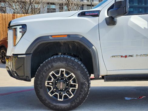 Used 2025 GMC Sierra 2500 AT4X image 7