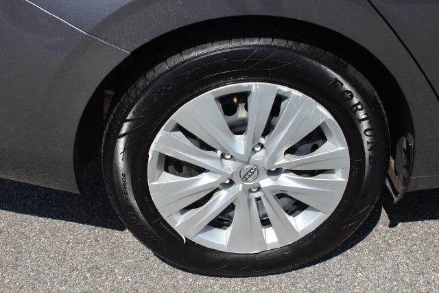 Used 2025 Nissan Sentra S FWD image 33