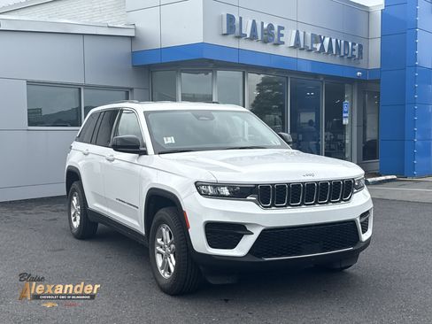 Used 2023 Jeep Grand Cherokee Laredo w/ Luxury Tech Group I AWD/4WD image 1