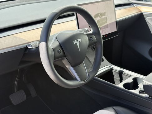 Used 2024 Tesla Model Y Long Range AWD/4WD image 16