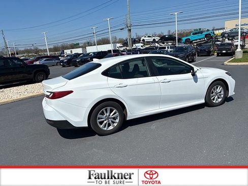 Used 2025 Toyota Camry LE image 7