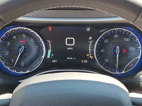Used 2024 Chrysler Pacifica Touring-L FWD image 21