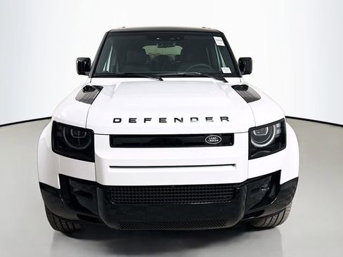 New 2026 Land Rover Defender 130 X-Dynamic SE image 2