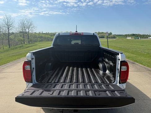 Used 2024 GMC Canyon AT4 AWD/4WD image 4