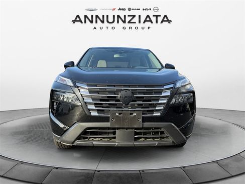 Used 2024 Nissan Rogue SV image 8