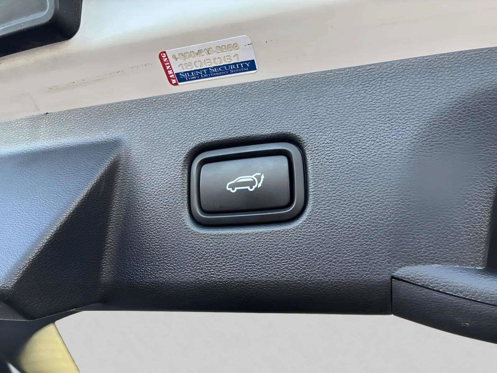 Certified 2024 Hyundai Tucson SEL w/ Convenience Package FWD image 12