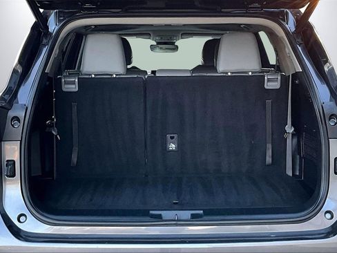 Used 2022 Toyota Highlander XLE image 26