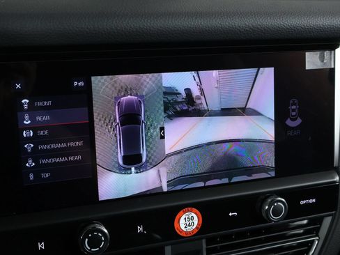 Certified 2026 Porsche Macan AWD/4WD image 17