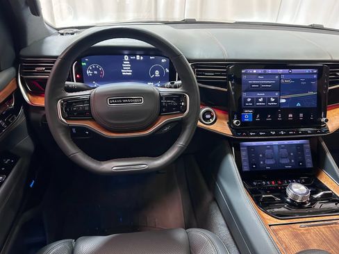 Used 2024 Jeep Grand Wagoneer Series III AWD/4WD image 4
