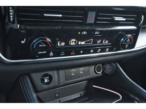 Certified 2024 Nissan Rogue Platinum w/ Platinum Premium Package FWD image 27