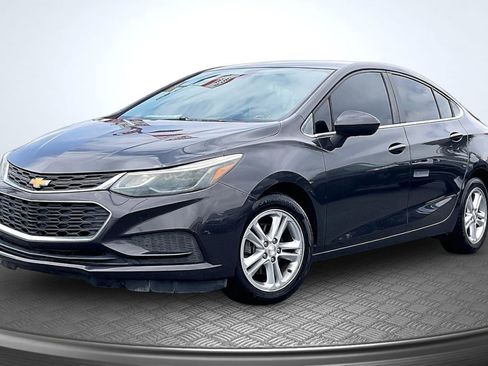 Used 2017 Chevrolet Cruze LT FWD image 12