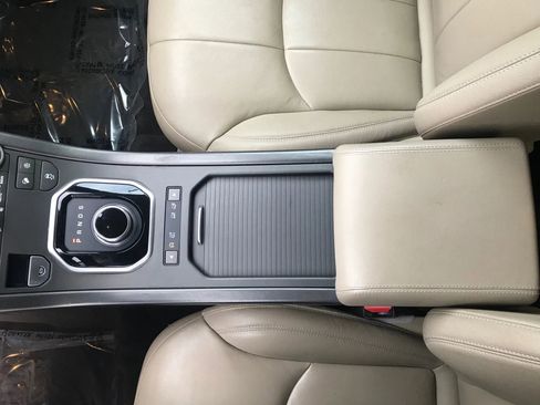 Used 2018 Land Rover Range Rover Evoque image 30