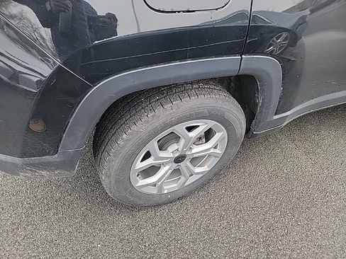 Used 2025 Jeep Compass Latitude w/ Sun & Sound Group image 8