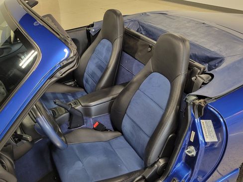Used 1999 MAZDA MX-5 Miata RWD image 17