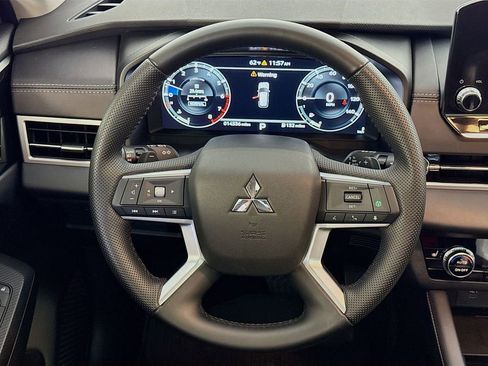 Used 2024 Mitsubishi Outlander SE image 35
