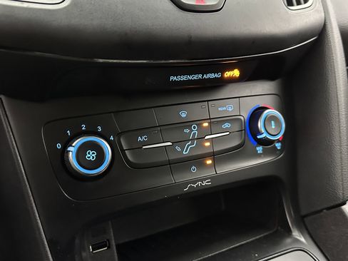 Used 2016 Ford Focus SE w/ SE Power Seat Package image 17