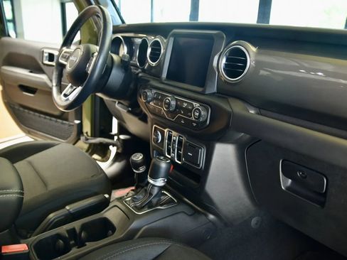 Used 2023 Jeep Wrangler Unlimited Sahara w/ Cold Weather Group AWD/4WD image 26