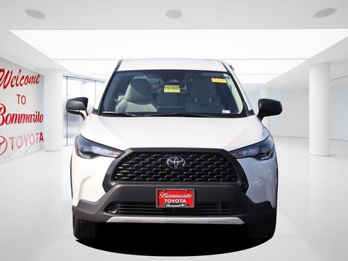 Used 2024 Toyota Corolla Cross L AWD/4WD image 4