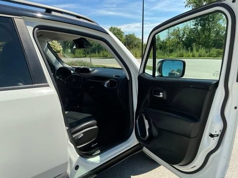Used 2022 Jeep Renegade Limited AWD/4WD image 17