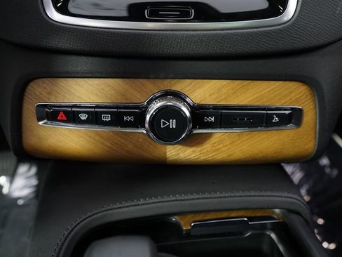 Used 2025 Volvo XC90 B6 Plus AWD/4WD image 30