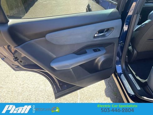 Used 2023 Nissan Ariya AWD/4WD image 42