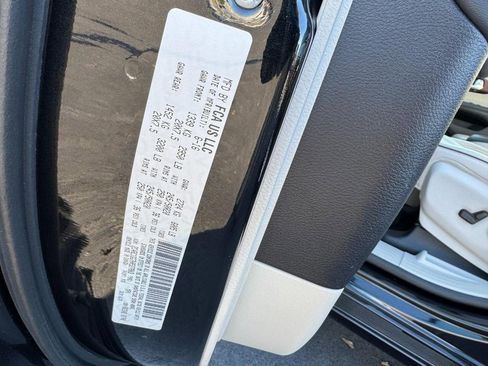 Used 2017 Chrysler Pacifica Limited w/ UConnect Theater Package image 27