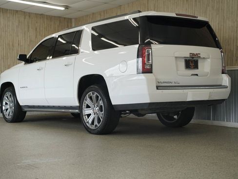 Used 2017 GMC Yukon XL SLT AWD/4WD image 7