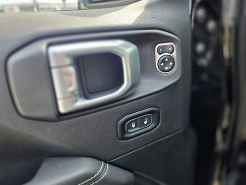 Used 2023 Jeep Wrangler Unlimited Sahara image 22