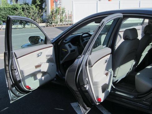 Used 2011 Hyundai Azera Limited FWD image 23