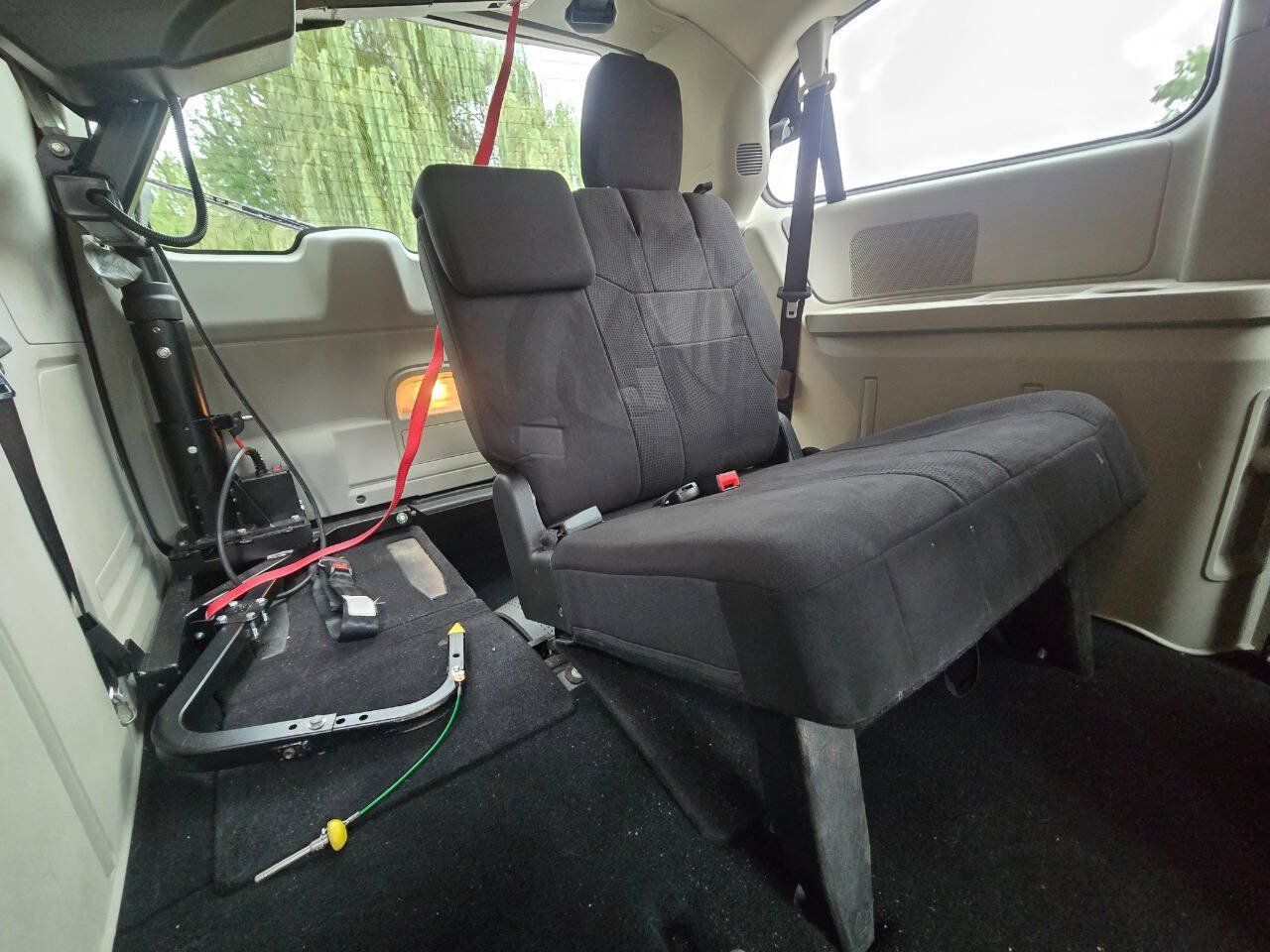 Used 2013 Dodge Grand Caravan SE FWD image 29