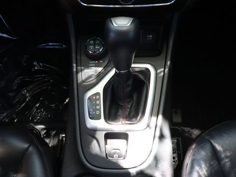 Used 2015 Jeep Cherokee Trailhawk w/ Trailer Tow Group AWD/4WD image 36