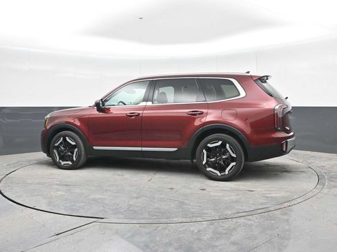 Used 2023 Kia Telluride EX w/ EX Captain's Chair Package FWD image 3