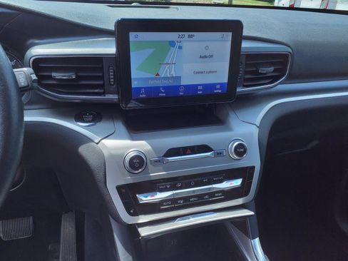 Used 2021 Ford Explorer XLT w/ Equipment Group 202A image 8