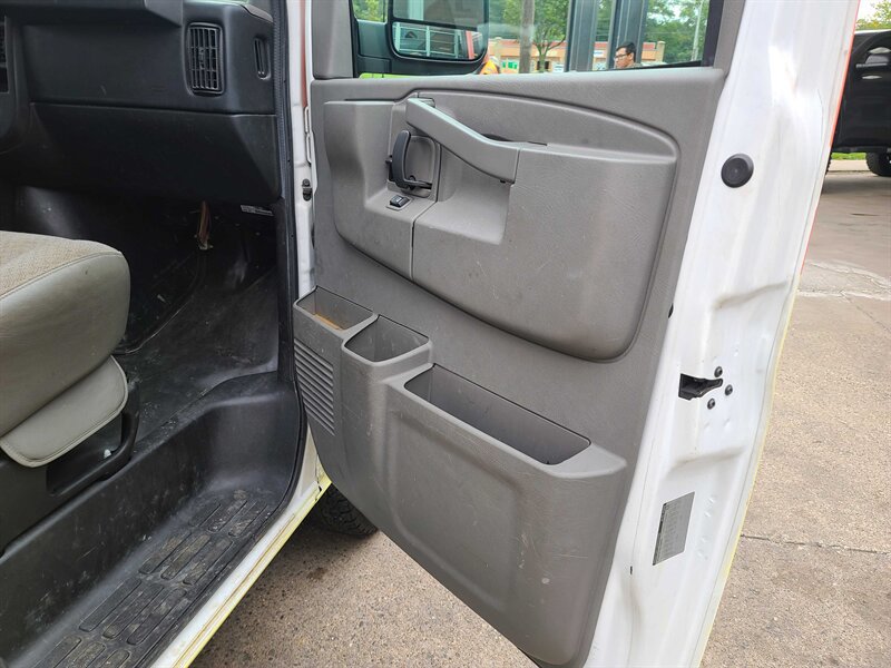 Used 2016 GMC Savana 2500 Extended RWD image 11