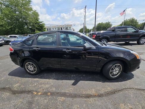 Used 2011 Ford Focus SE FWD image 4