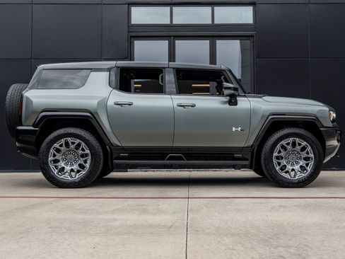 Used 2024 GMC Hummer EV 3X AWD/4WD image 10