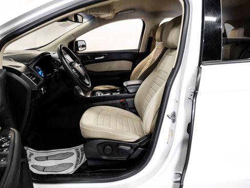 Used 2019 Ford Edge SE FWD image 4