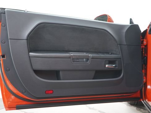 Used 2009 Dodge Challenger SRT8 RWD image 16