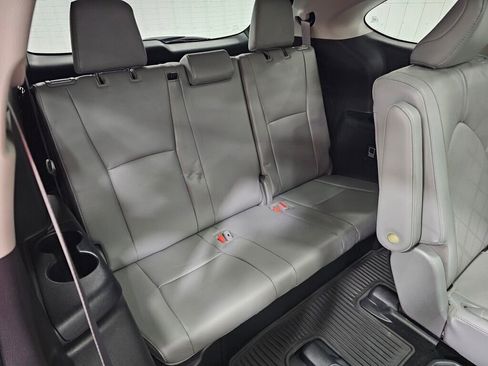 Used 2021 Toyota Highlander Platinum image 8
