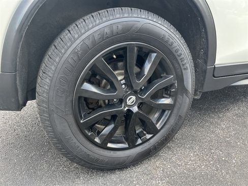 Used 2018 Nissan Rogue SV AWD/4WD image 8