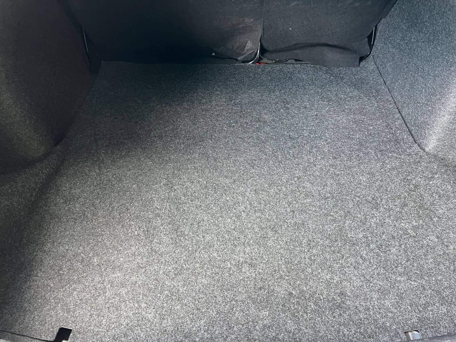Used 2025 Nissan Versa SV FWD image 32