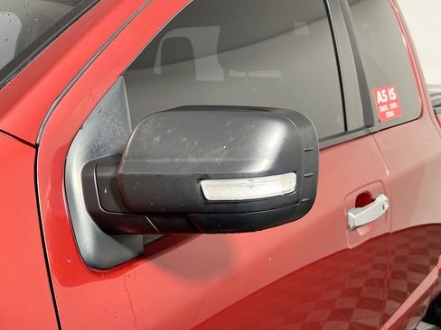 Used 2018 Nissan Titan SV w/ SV Convenience Package image 12