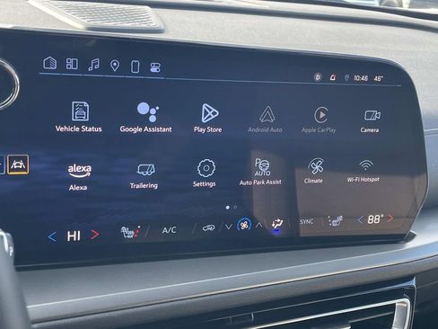 Used 2024 Chevrolet Traverse LT w/ Enhanced Driving Package image 20