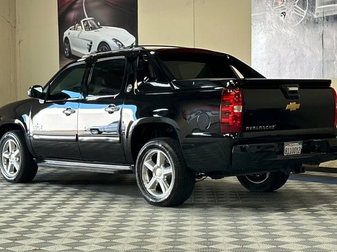 Used 2013 Chevrolet Avalanche LT w/ Texas Edition RWD image 6