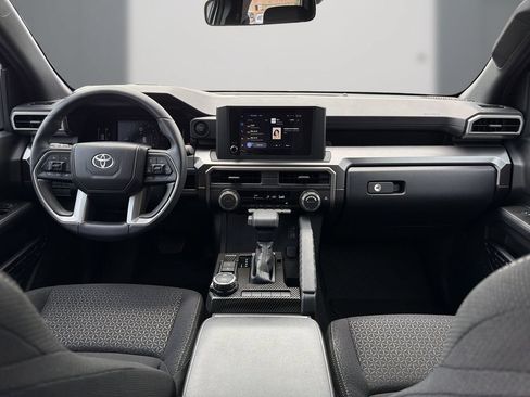Used 2025 Toyota 4Runner SR5 AWD/4WD image 17
